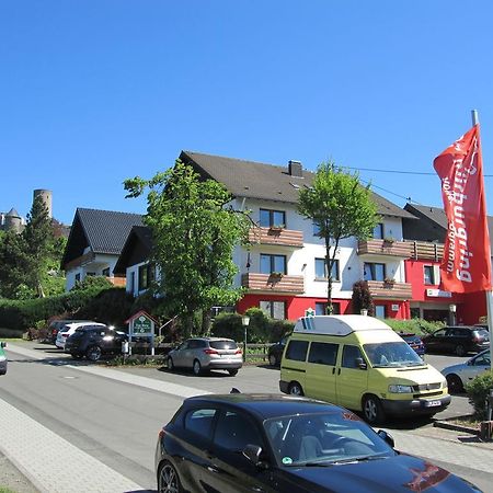 Land-Gut-Hotel Zur Burg Nurburg Exterior photo