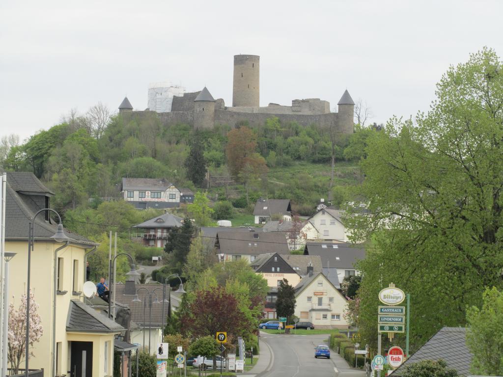 Land-Gut-Hotel Zur Burg Nurburg Exterior photo