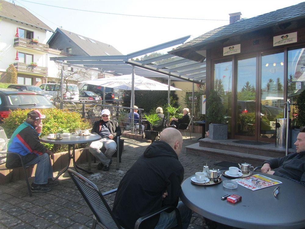 Land-Gut-Hotel Zur Burg Nurburg Exterior photo