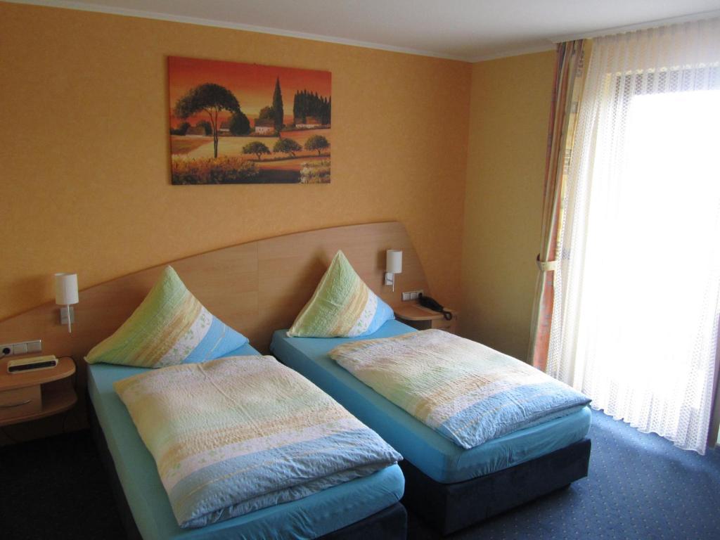 Land-Gut-Hotel Zur Burg Nurburg Room photo