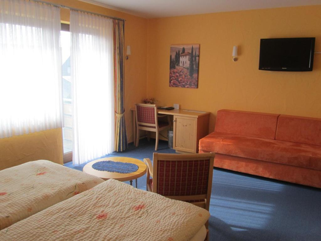 Land-Gut-Hotel Zur Burg Nurburg Room photo